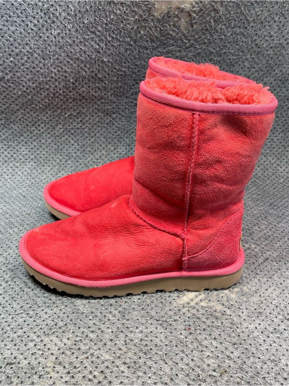 Ugg Classic II Short Pink Boots Size 6 Women’s